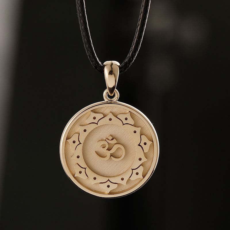 Ioga OM Símbolo em sânscrito Pendante 10K colar de platina de ouro Feminino  Pendante criativo personalizado