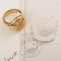 Royal Family Crest Ring in 10K Gold - Vintage Seal Design for Stylish and Luxurious Customization