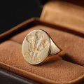 Royal Family Crest Ring in 10K Gold - Vintage Seal Design for Stylish and Luxurious Customization