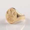 Royal Family Crest Ring in 14K Gold - Vintage Seal Design for Stylish and Luxurious Customization